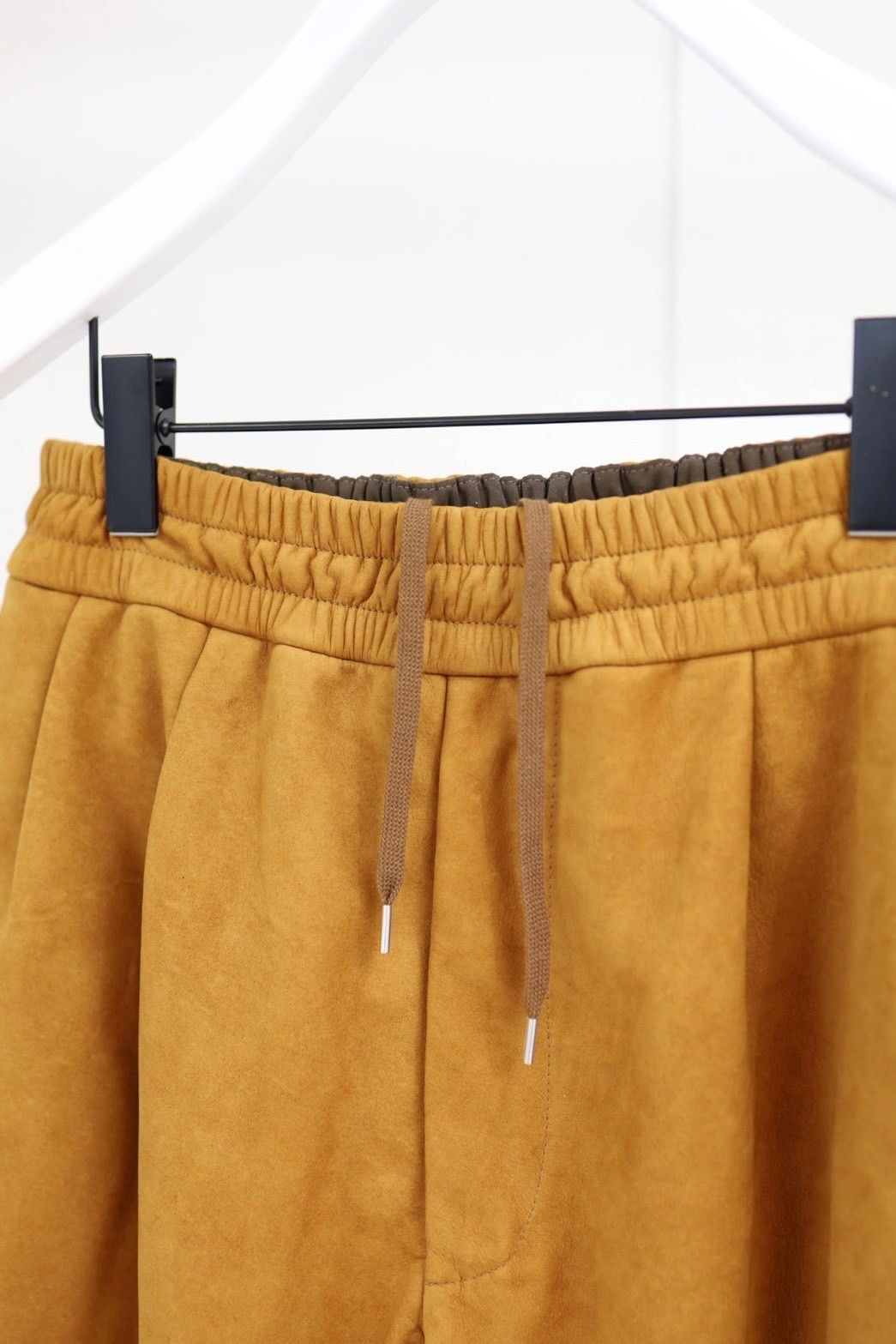 グラフペーパー26SS Cow Nubuck Leather Wide Shorts(GM261-40408)BROWN☆2月28日(土)発売！