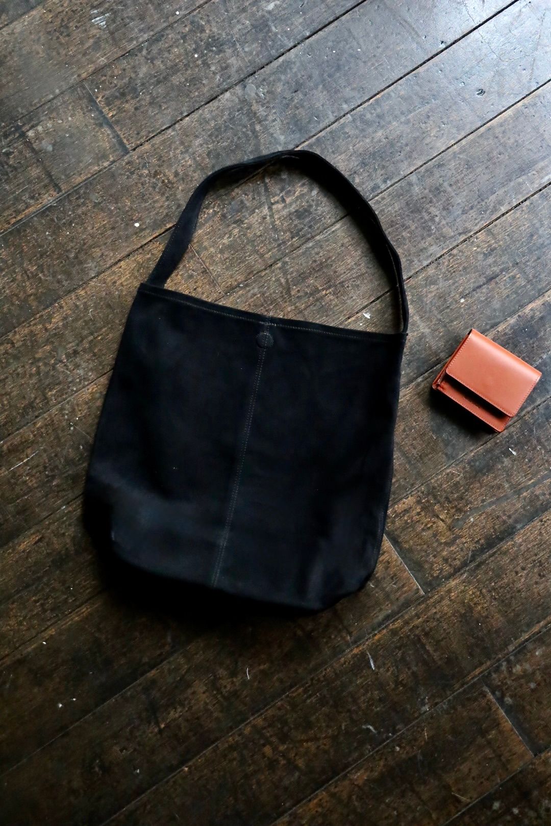 Morphee / モルフェトートバッグ CYLINDER M(CYM-BLK-1)OIL SUEDE BLACK