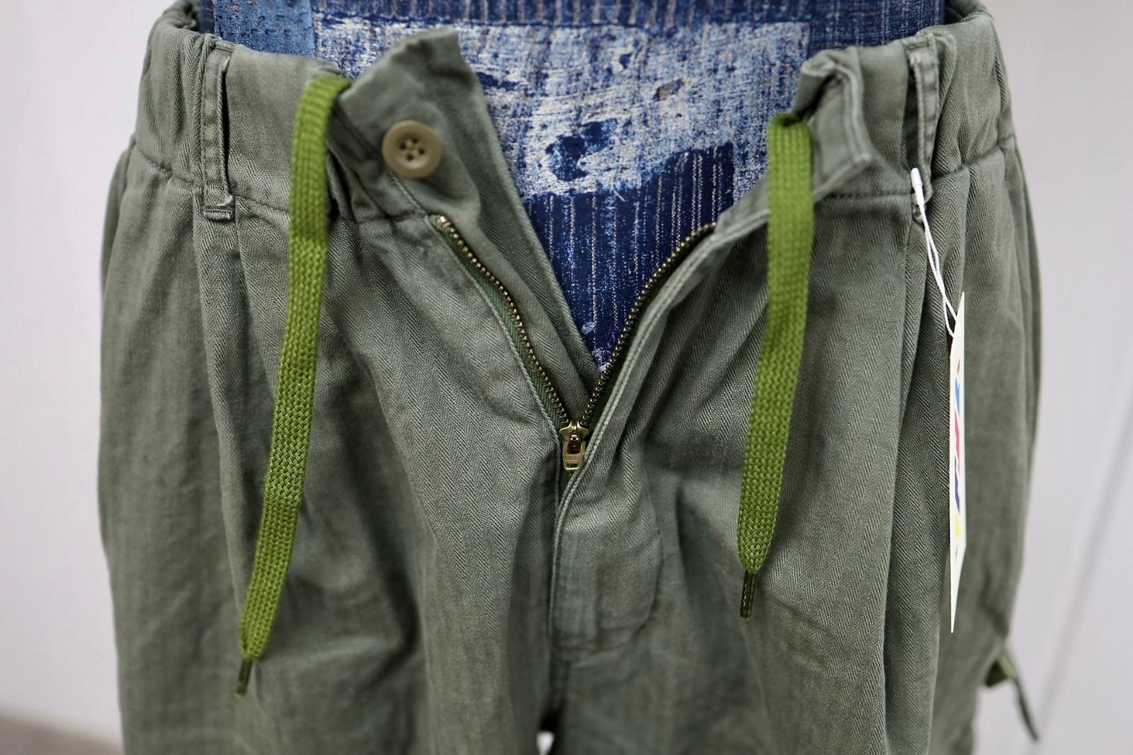 イズネス 26SS Herringbone 6-Pocket Pants (26SS_22_1005SSPT05)KHAKI☆新作発売！