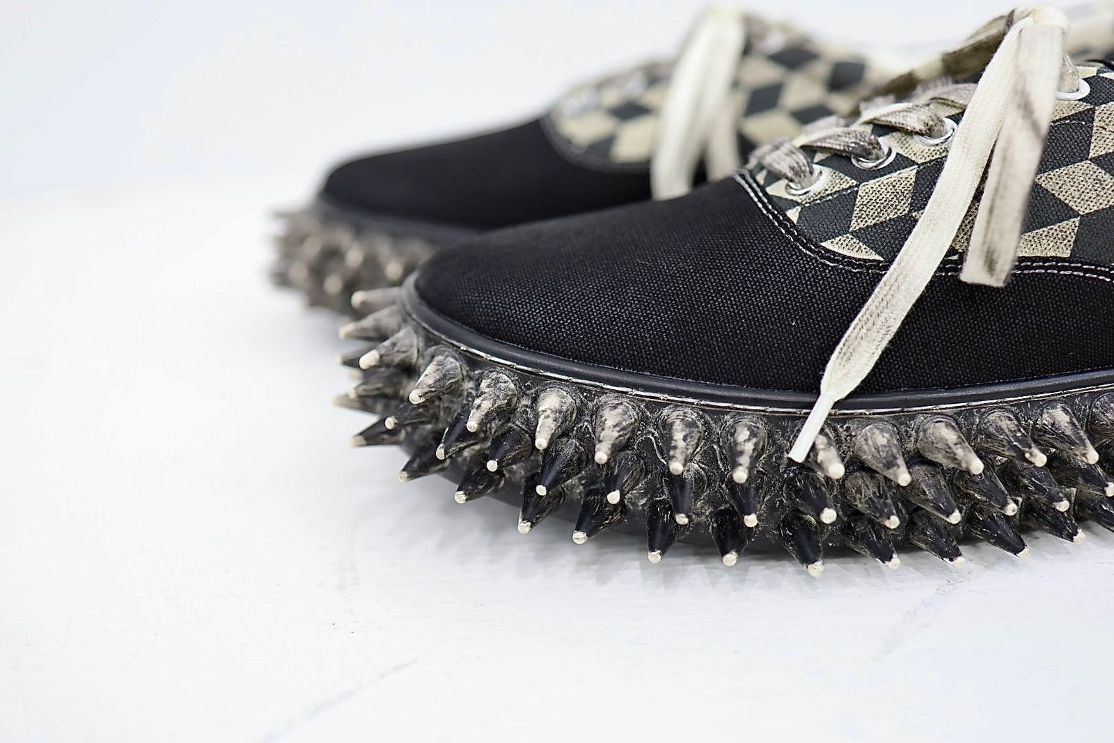 doublet 26ASS スニーカーDIRTY SPIKE CANVAS SNEAKER (26SS76FT68)BLACK☆12月13日(土)発売！