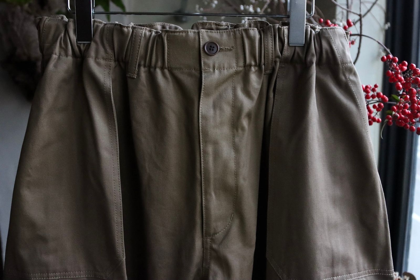 イズネス 24SSバルーンベイカーパンツBALLOON BALER PANTS (1006SSBALOONPT01)BEIGE