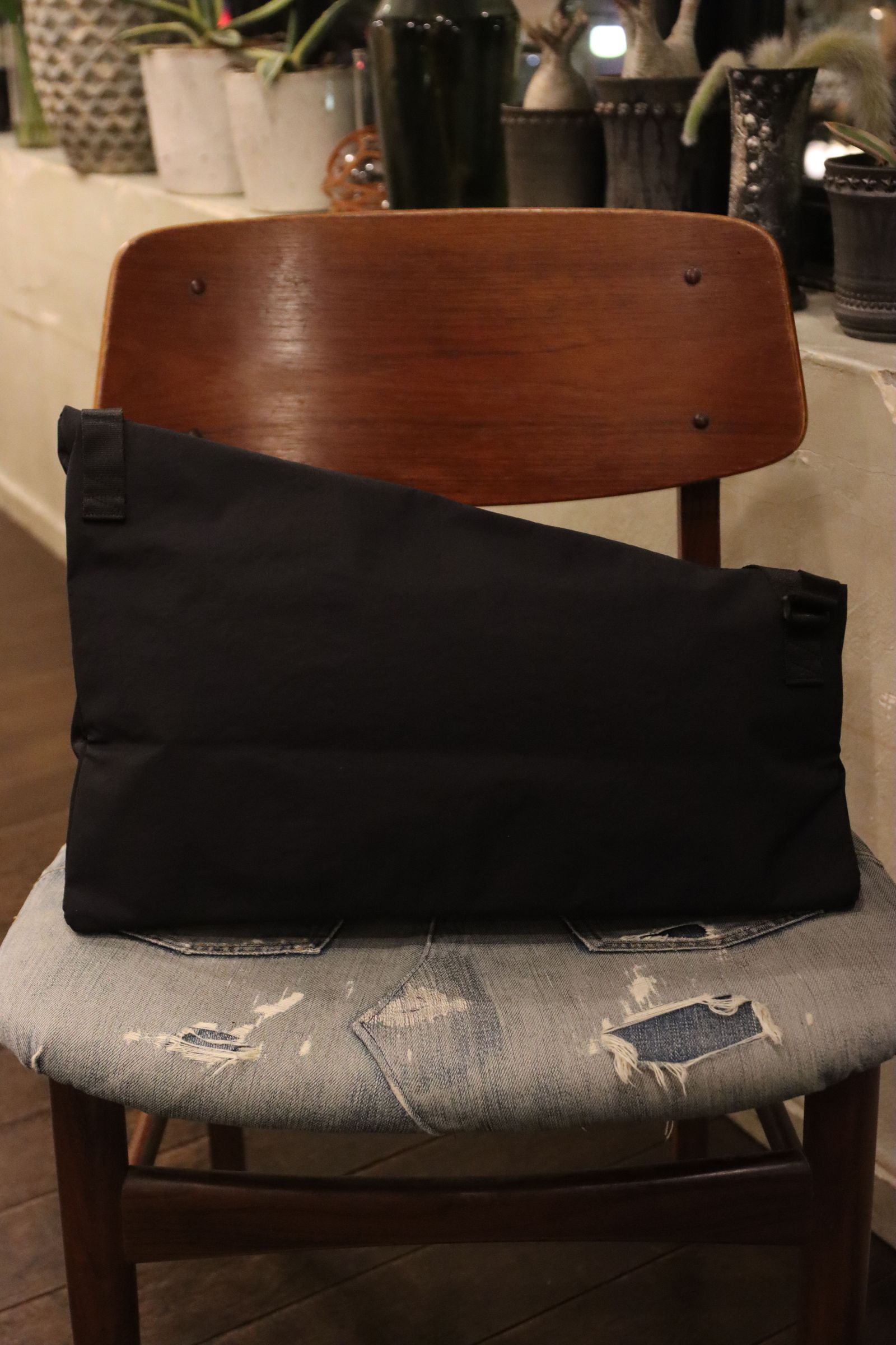 グラフペーパー24SS Blankof for GP Shoulder Bag "TRIANGLE"(GU241-90310)BLACK☆2月10日(土)発売！