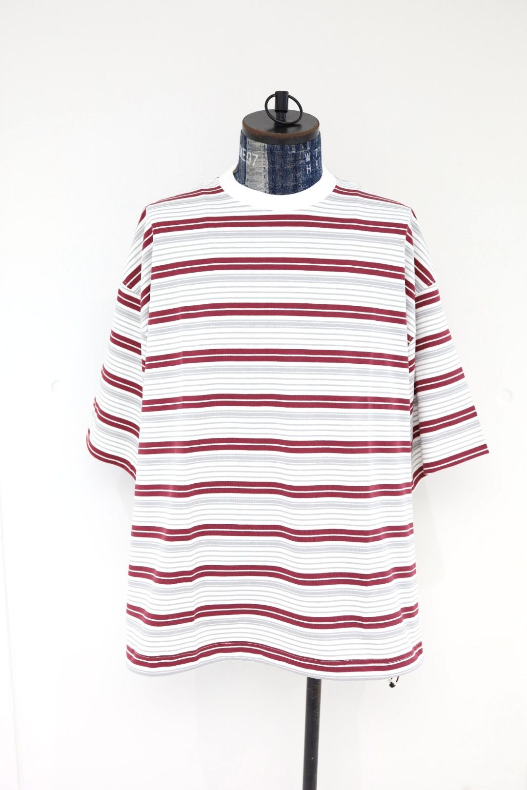 is-ness 26SS Border Balloon T-Shirt(26SS_48_1008SST01-B)WHITE x WINE☆新作発売！