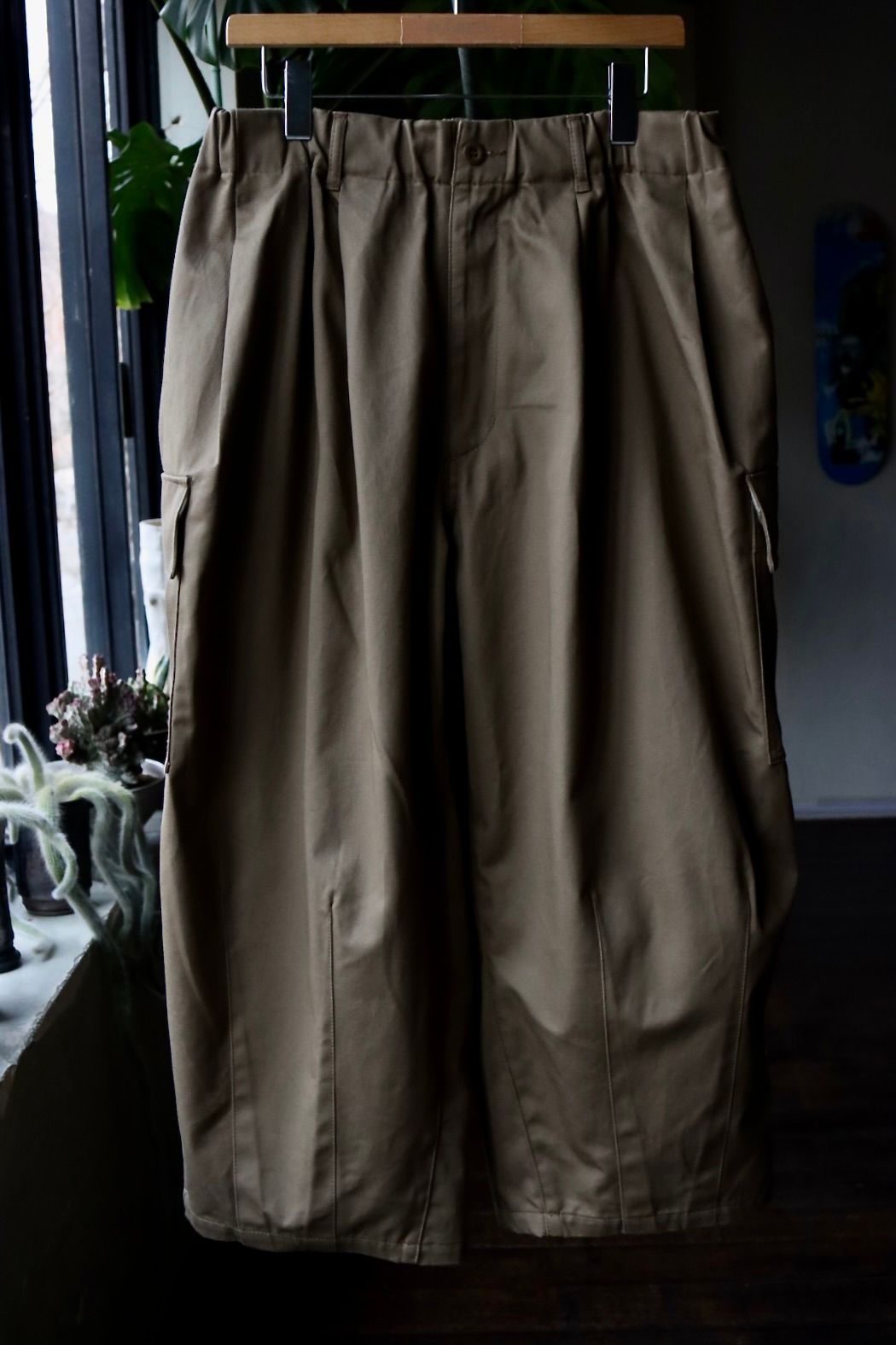 イズネス23SS バルーンカーゴパンツ BALLOON CARGO EZ PANTS(1004AWPT04)BEIGE