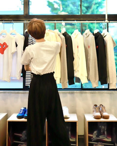PLAY COMME des GARCON レディースREDハートT style.2023.6.12