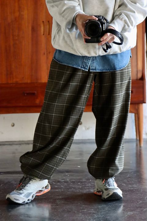 フレッシュサービス22AW WOOLY STRETCH OVER TRACK PANTS"GREEN CHECK"スタイル.2022.9.12.