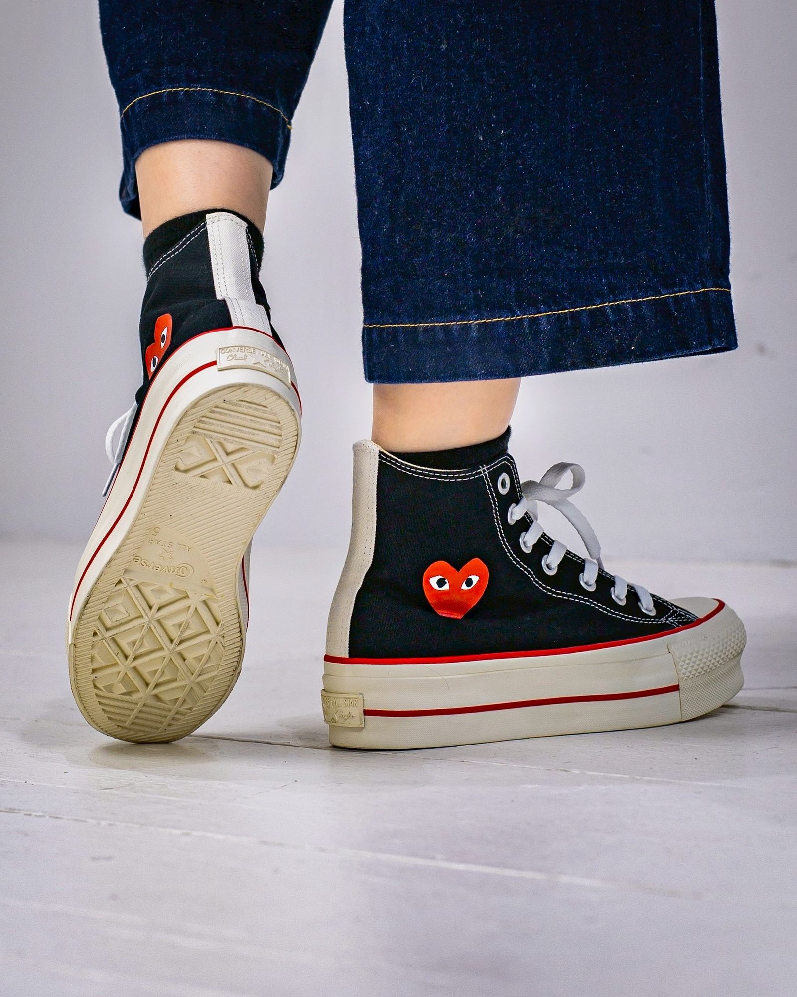 PLAY COMME des GARCONS V-NECK CARDIGAN DOUBLE BURGENDY EMBLEM style.2025.11.12