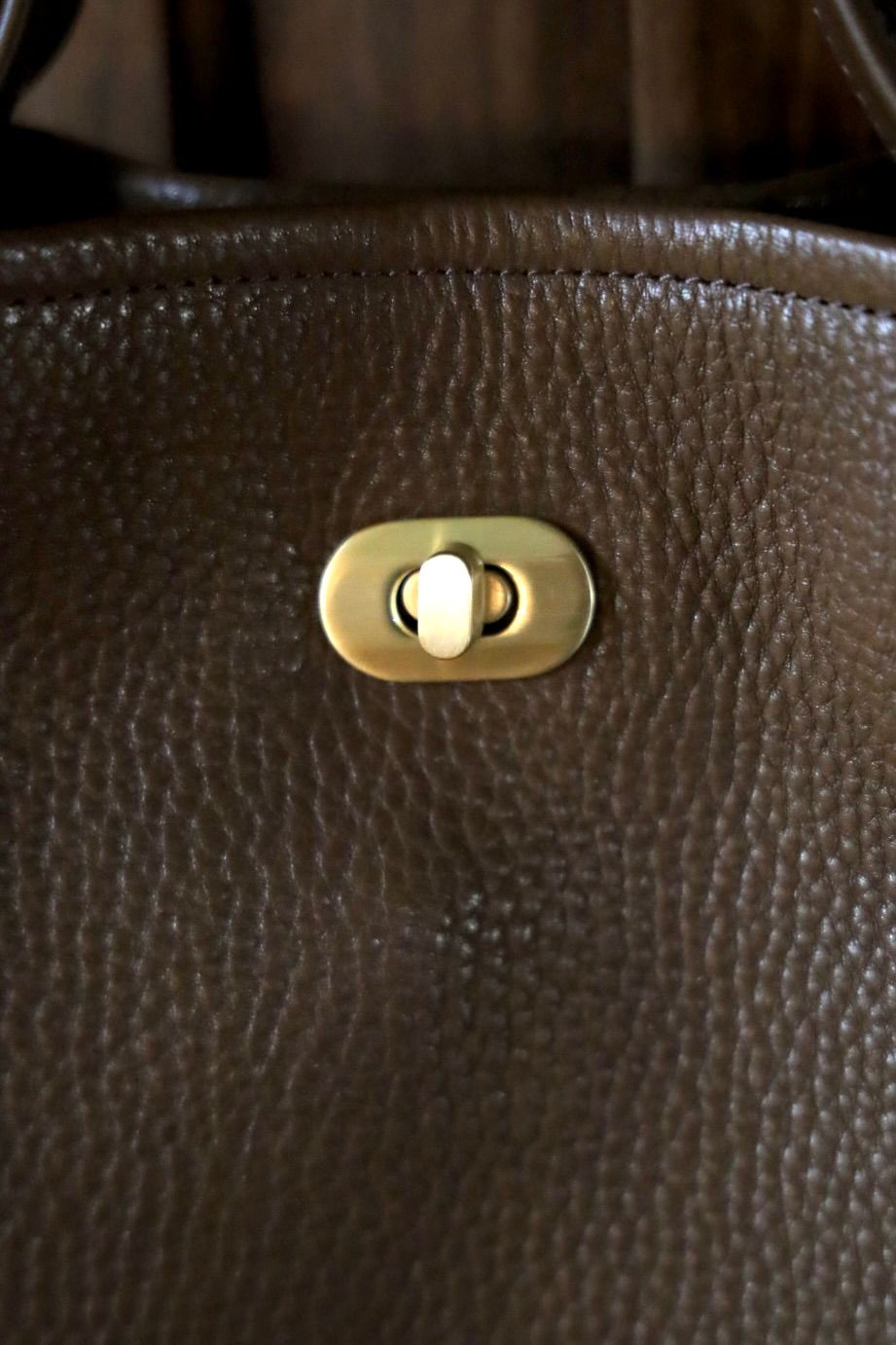 エンダースキーマ バッグ twist hand bag large(zw-b-tbb)cognac