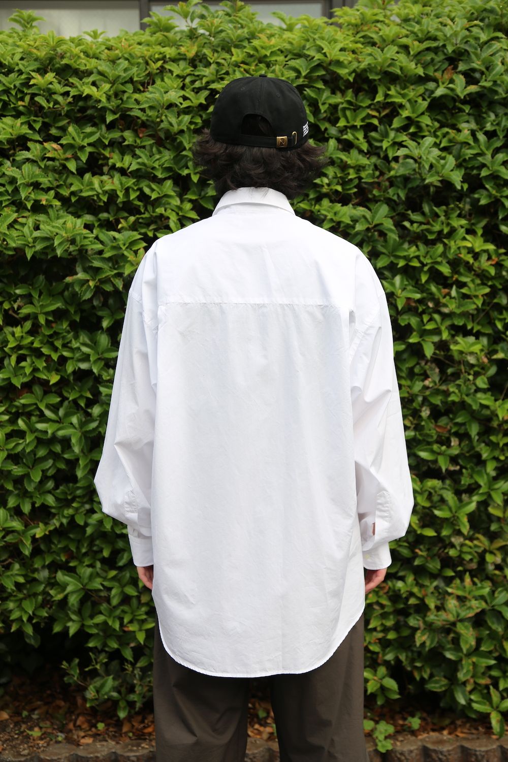Graphpaper Broad L/S Oversized Regular Collar Shirt(GM212-50110B) style. 2021.05.26.