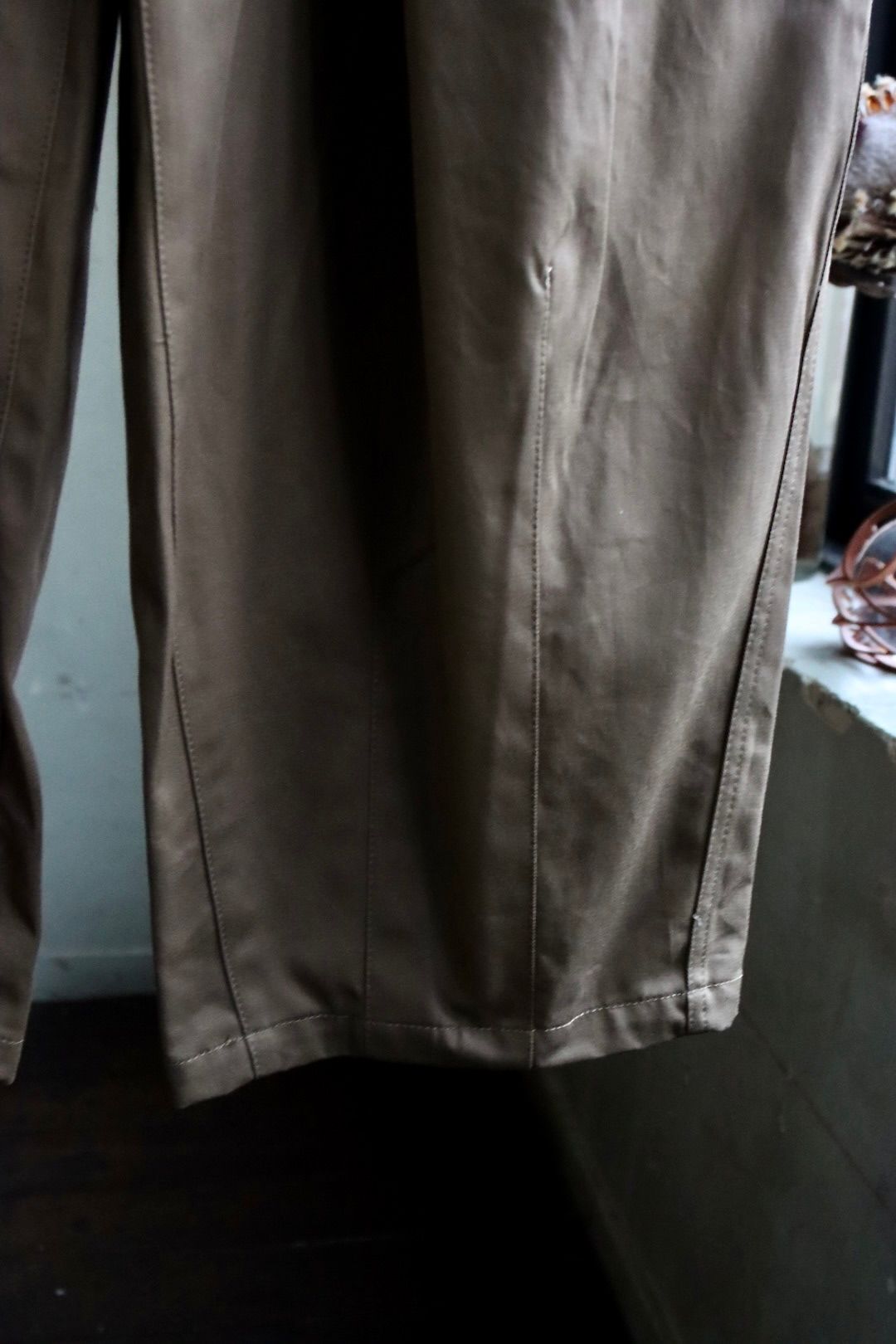 イズネス 24SSバルーンベイカーパンツBALLOON BALER PANTS (1006SSBALOONPT01)BEIGE