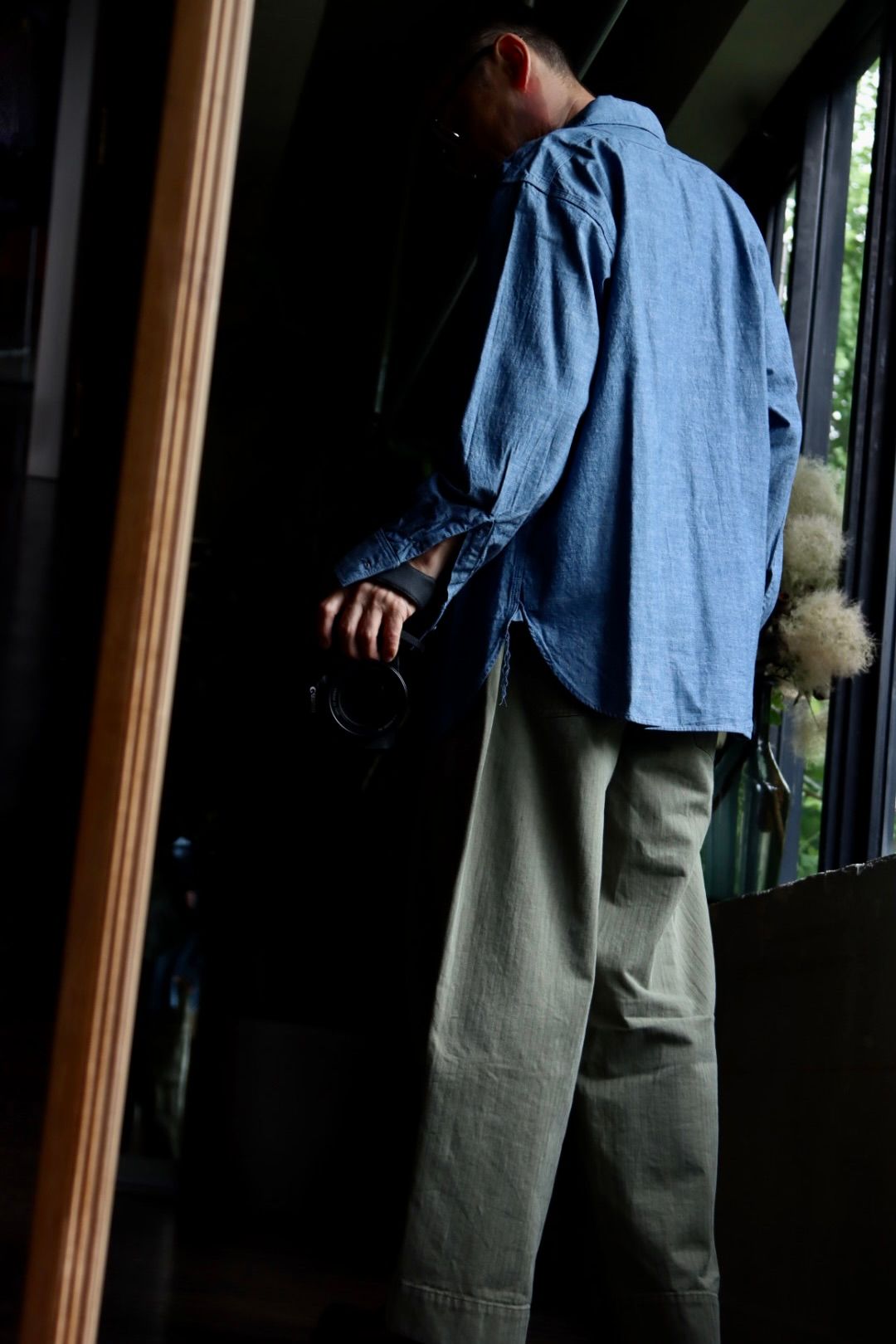 A.PRESSE BB Washed Chambray Shirtスタイル