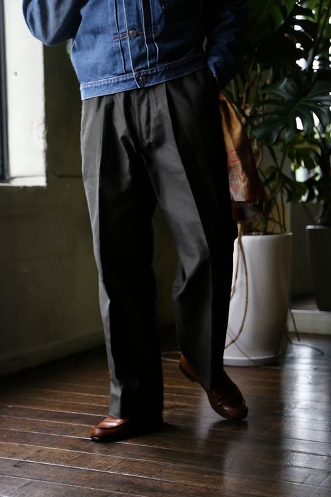 blurhms Broken Cloth Curve Front Slacks"KHAKI GREY"style.8.13.