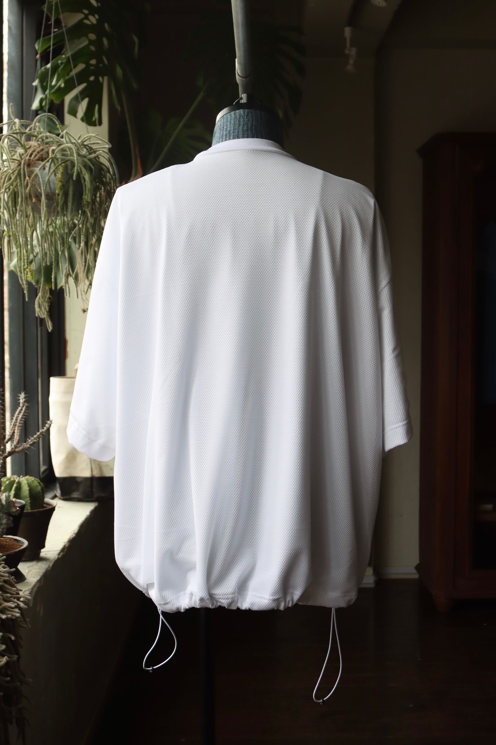 イズネス24SSバルーンレイヤードメッシュTシャツ BALLOON DOUBLE LAYERED MESH SHORT SLEEVE T-SHIRT(1006SSCS08)WHITE