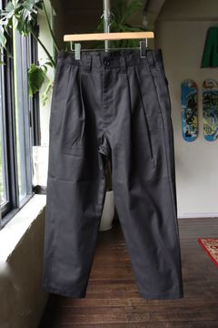 イズネス23SS ワイドチノパンツ WIDE CHINO PANTS(16PT02T02-1)BLACK