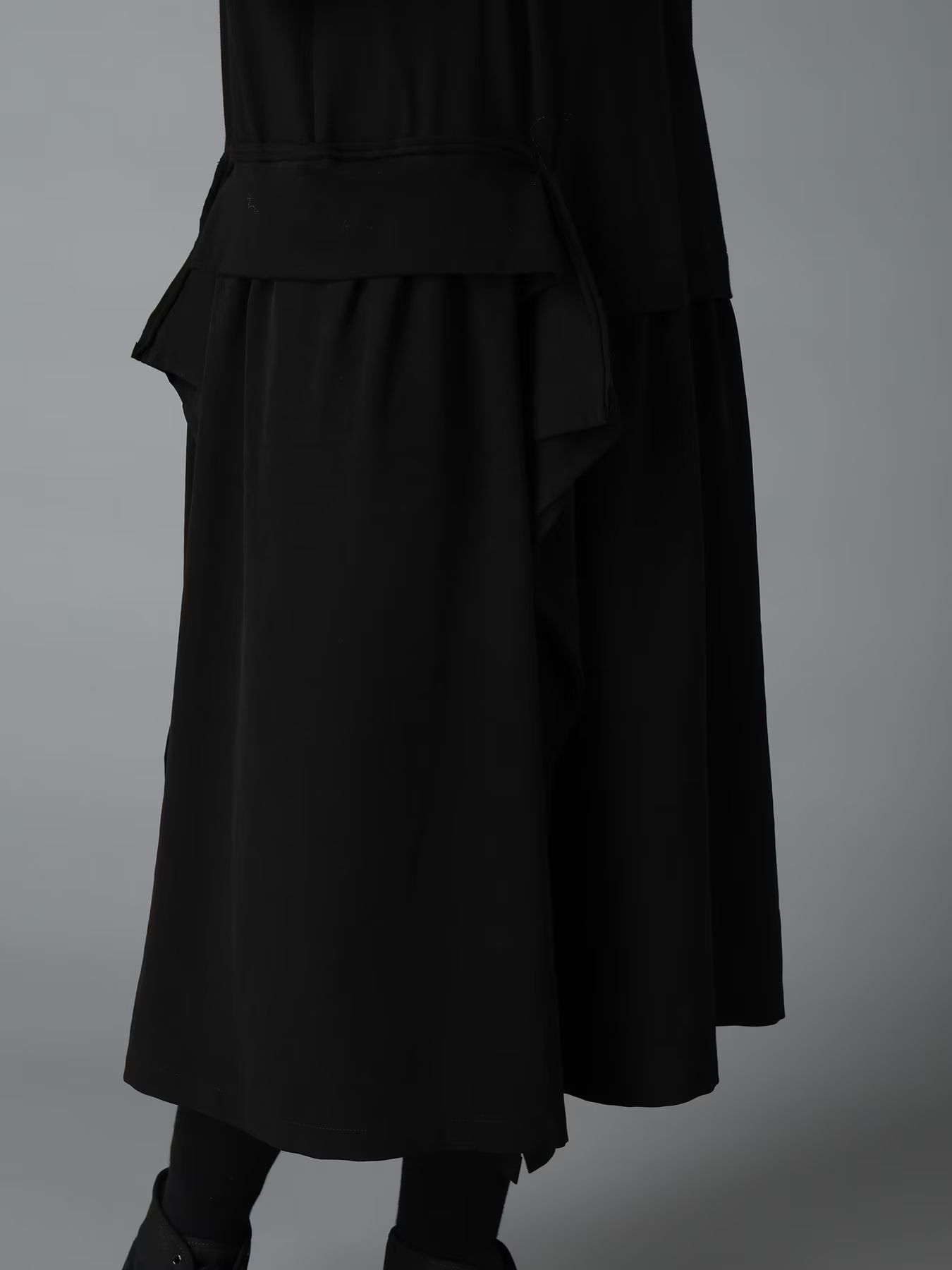 SILICON JERSEY+CREPE de CHINE PANEL LONG DRESS / BLACK  [GW-D04-801-1]