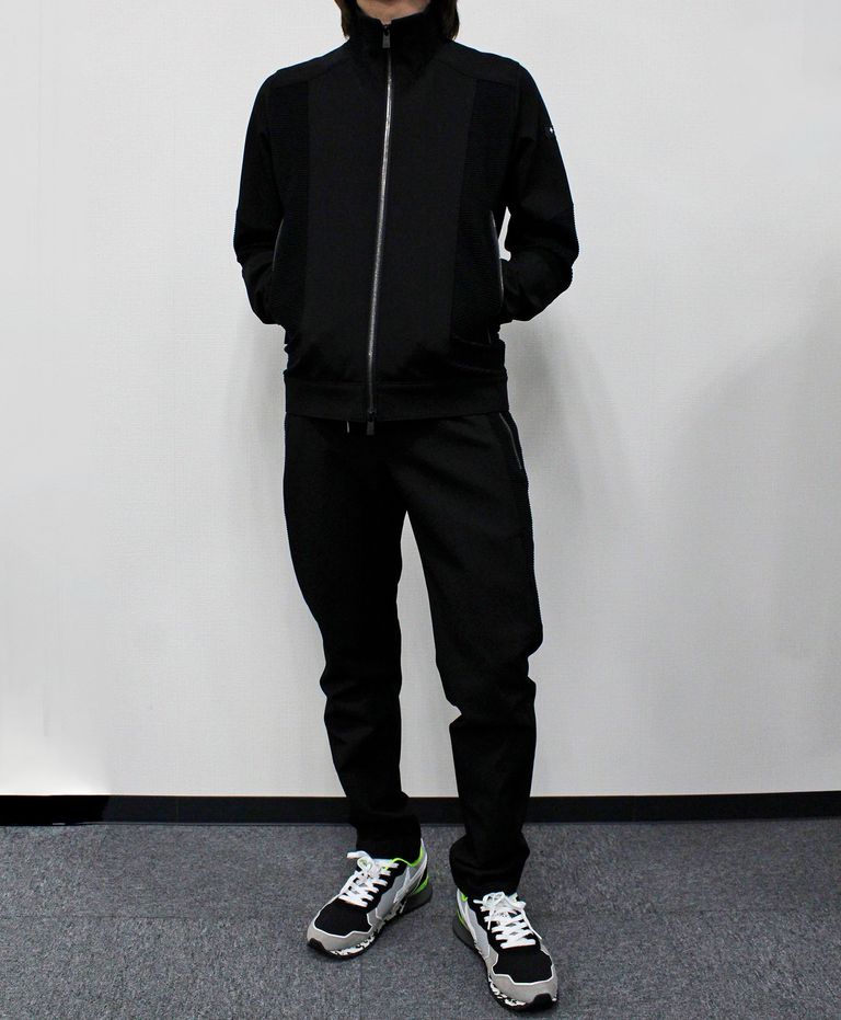 モデル情報 [身長170cm、体重53kg]
アウター: 着用サイズ1 パンツ: 着用サイズ1