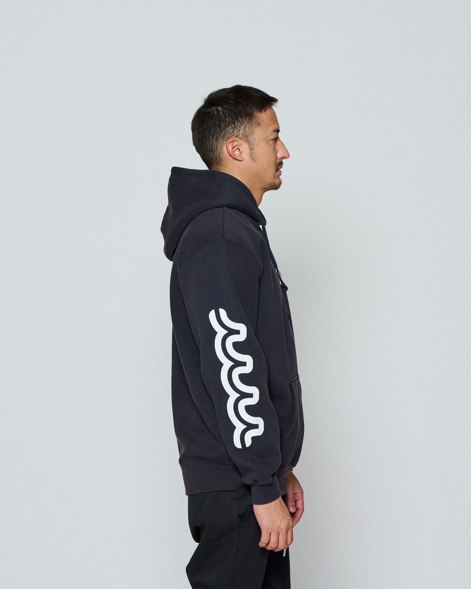 ☆先行予約☆ muta MARINE × ACANTHUS /アームプリントフーディー /パーカー / Arm Print Hooded Sweatshirt / NAVY 【MA2657】
