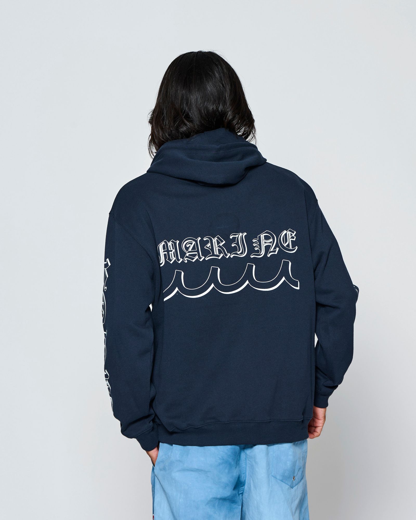 ☆先行予約☆muta MARINE × ACANTHUS  / スリーブプリントスウェットフーディー / プルオーバーパーカー /  Sleeve Print Hooded Sweatshirt / NAVY【MA2711】