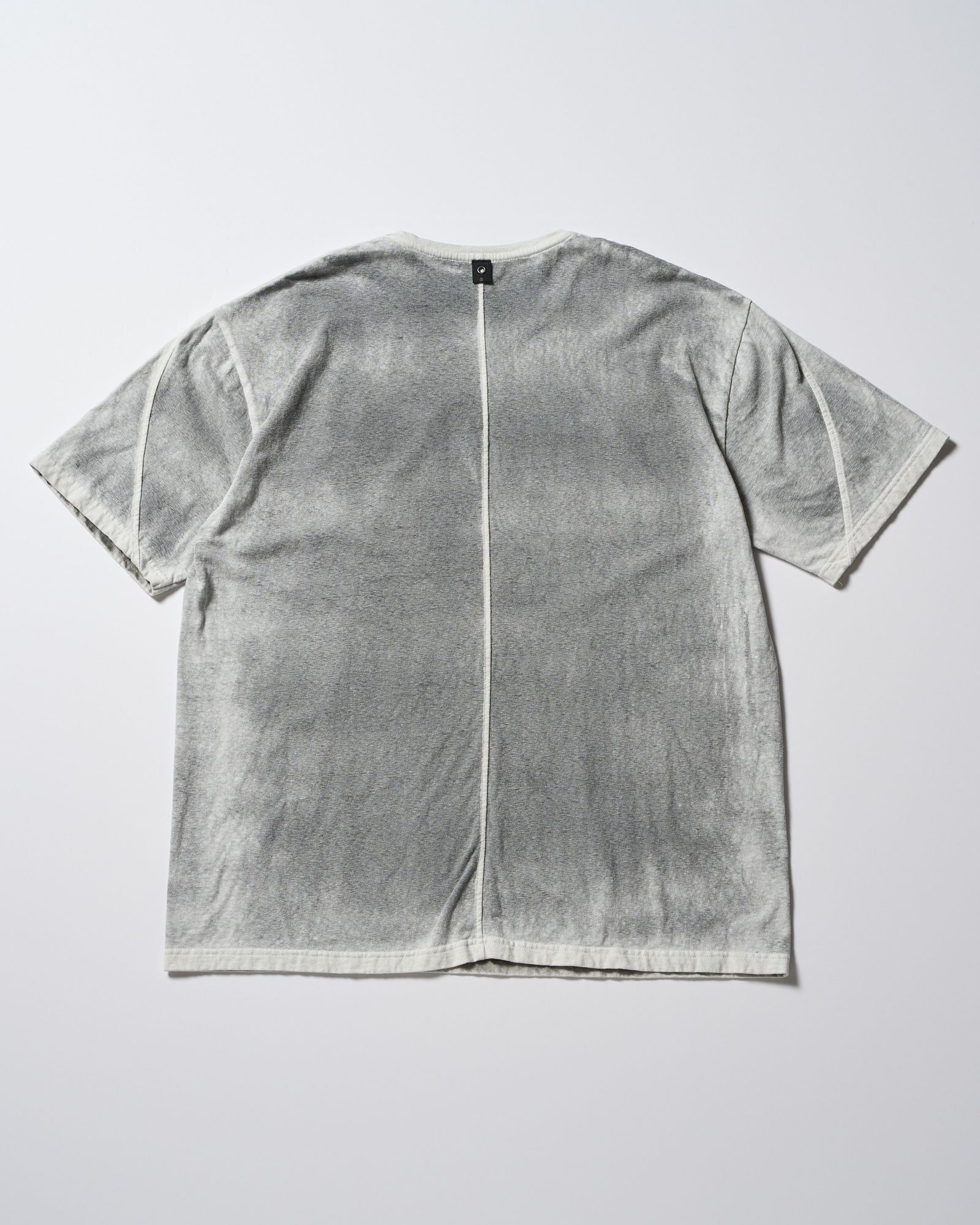 ☆先行予約☆ スプレー加工カットソー /  back-spray dye S/S / FADE SUMI [7135 cj75i]