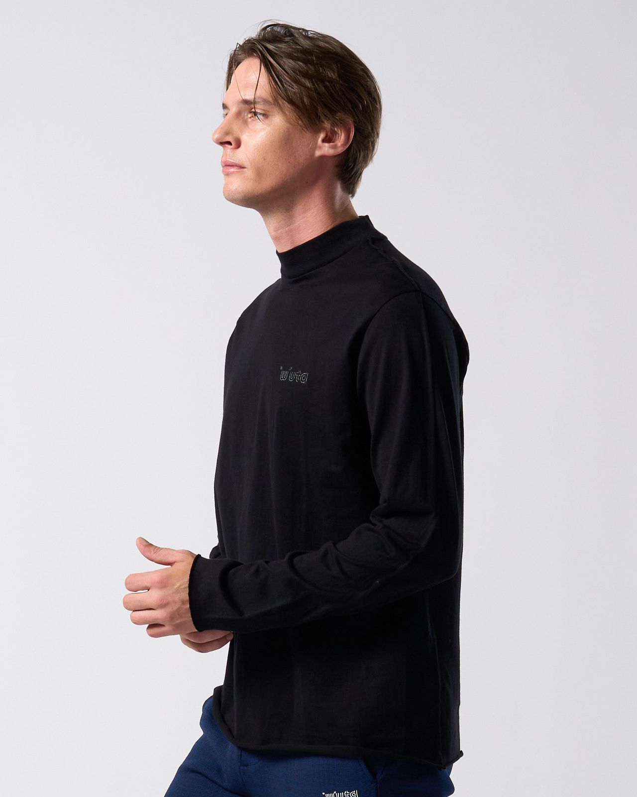 ☆先行予約☆ muta × wjk  / カットオフ モックネックロングスリーブカットソー / cut-off mock-neck L/S(printed) / DEEP BLACK [709 mw03j]