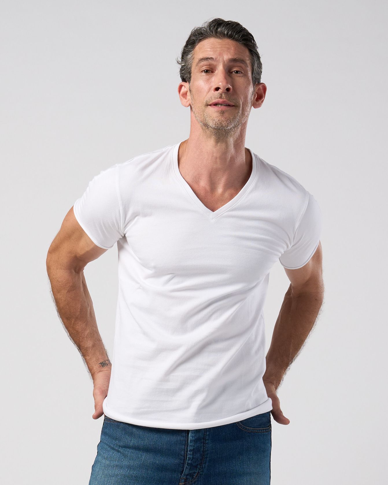 ☆先行予約☆ wjk  / スリムカットオフVネック半袖Tシャツ / slim cut-off V-neck S/S / white【7004 js01k】