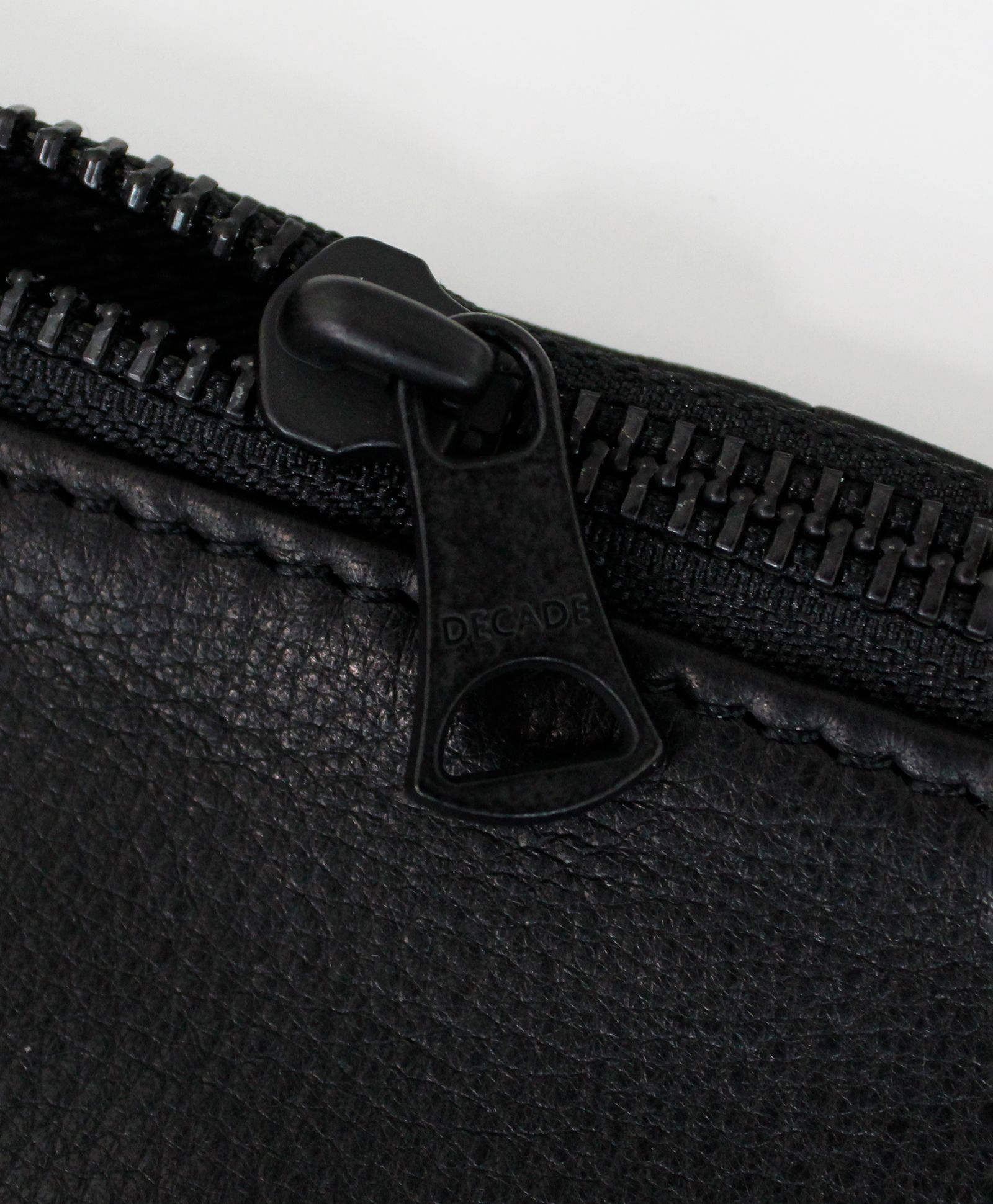 オイルドカウレザー・ミニショルダーバッグ / ブラック / Oiled Cow Leather Mini Shoulder Bag / B - Black【DCD-01346】