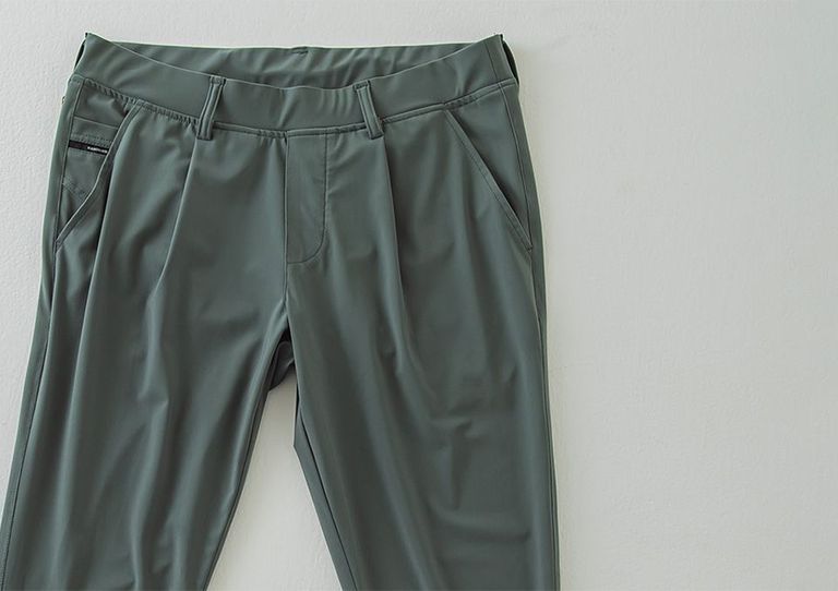 パンツのタックとは？メリットや選ぶ際のポイントをご紹介