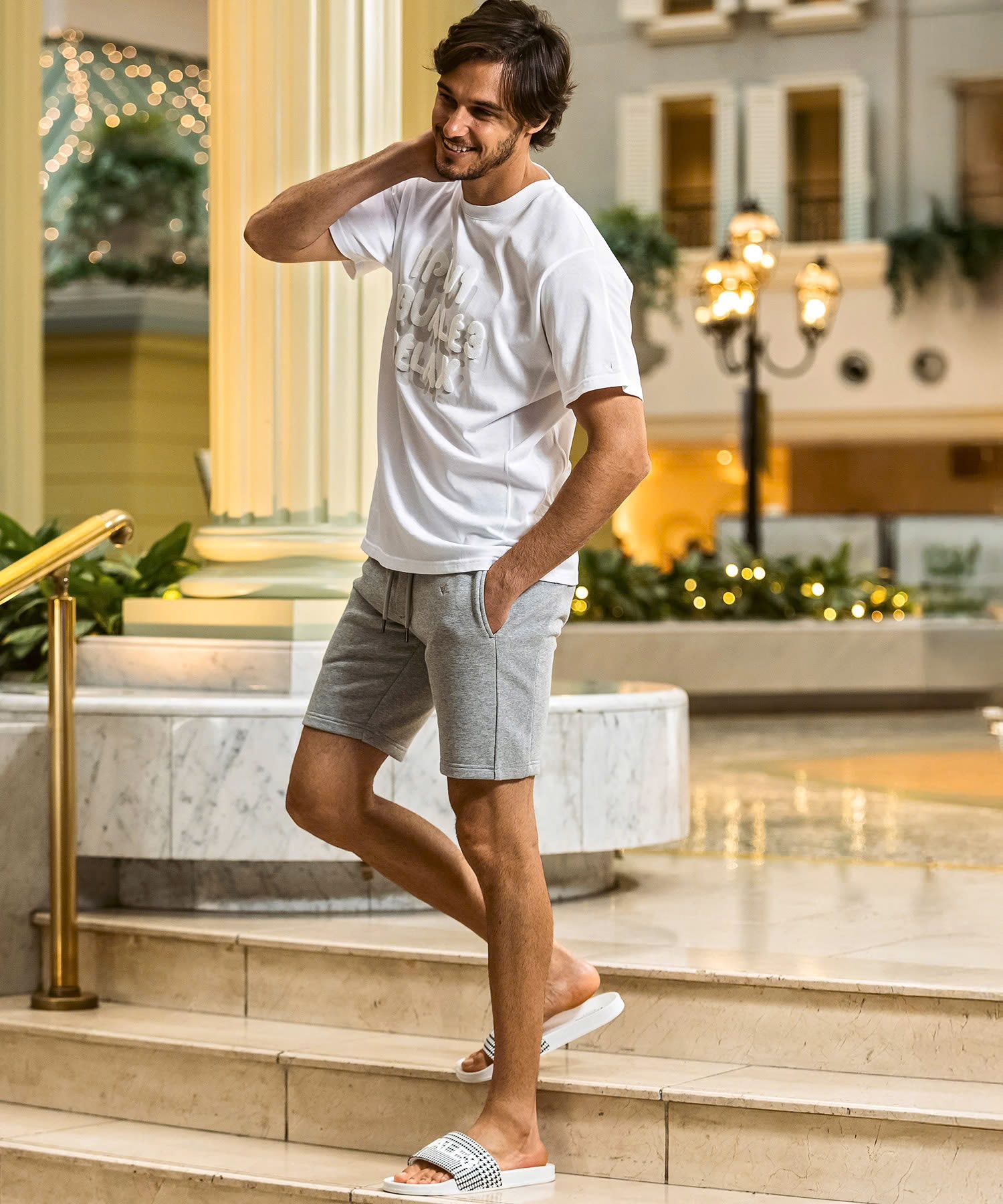 シャドウロゴ半袖Tシャツ / ホワイト【UST-26005】