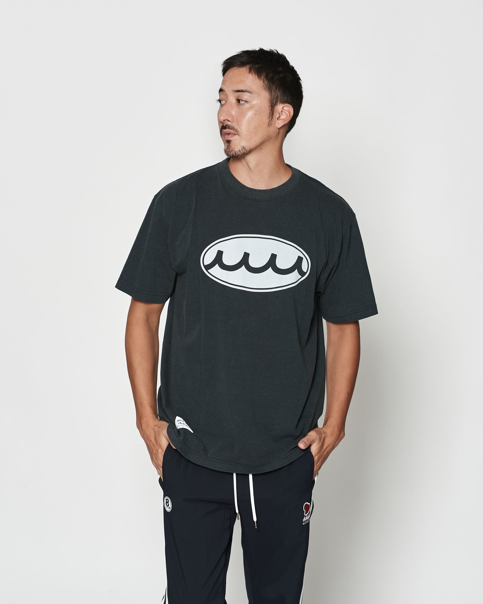 ☆先行予約☆muta MARINE × ACANTHUS  / エイジングサークルロゴTシャツ  /  Aging Circle Logo Tee / BLACK【MA2613】