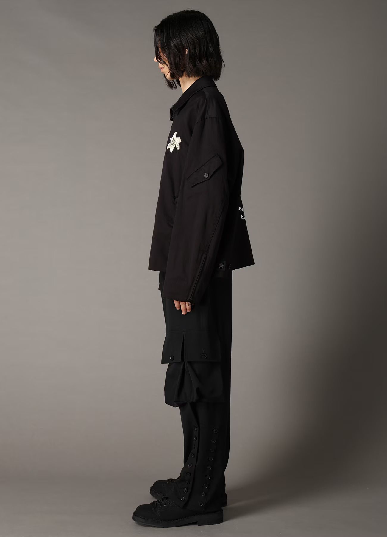 WHIPCORD LILY EMBROIDERED SOUVENIR JACKET / BLACK x BEIGE [GQ-J06-032-1]