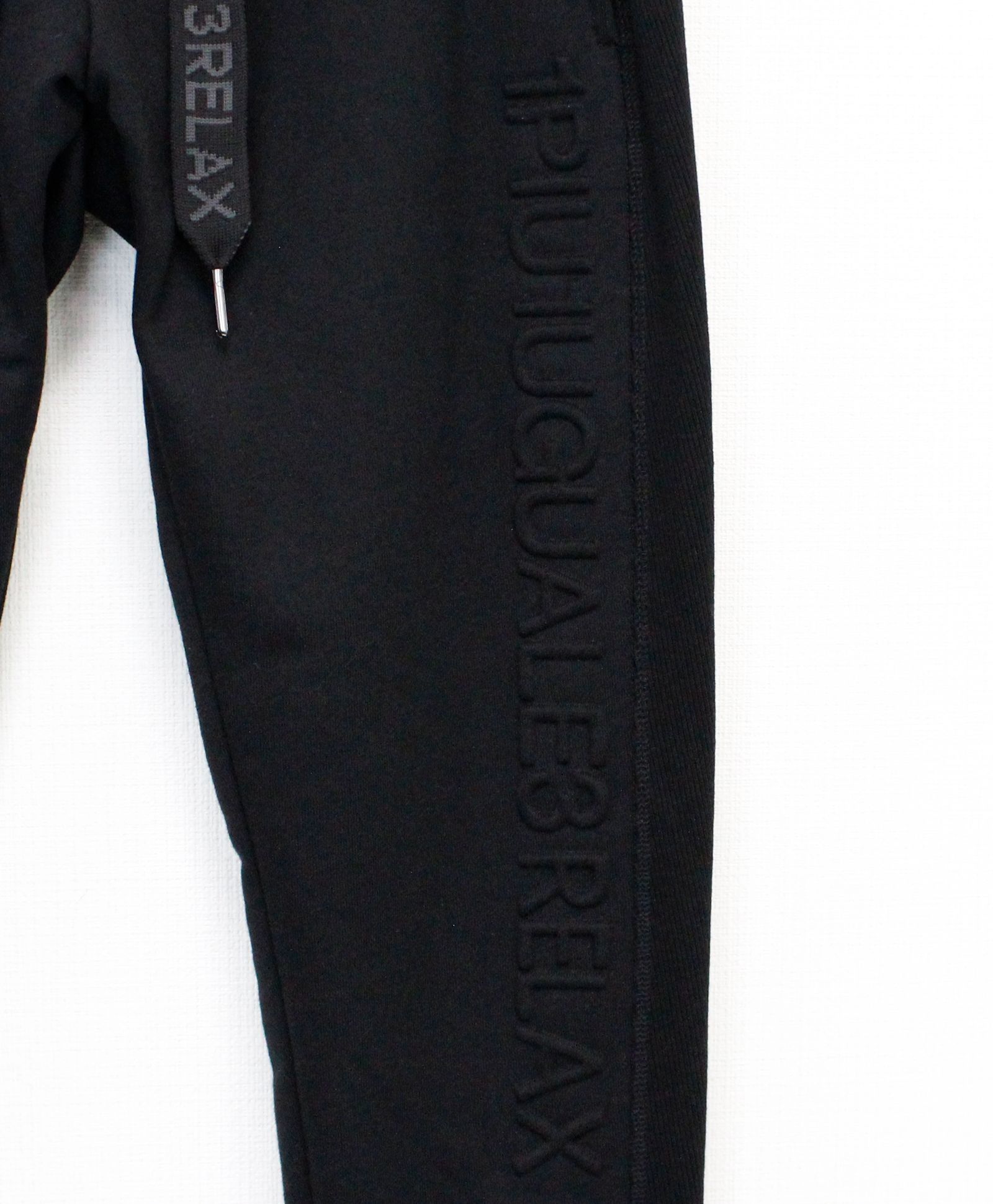 EMBOSSED LOGO JOGGER PANTS / エンボスロゴ ジョガーパンツ / ブラック【USB-26083】