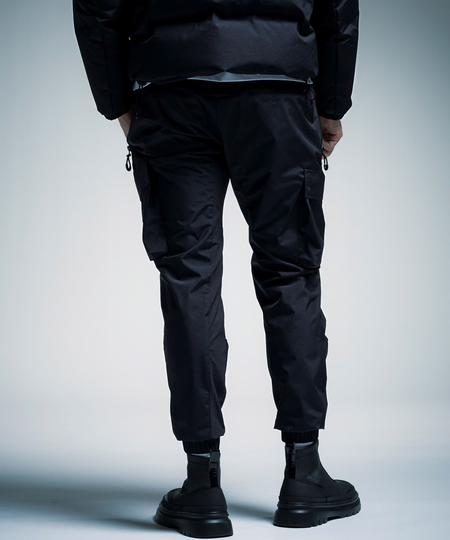 ☆先行予約☆1PIU1UGUALE3 RELAX × +phenix / ルーズカーゴパンツ / WINDSTOPPER プロダクト by GORE-TEX LABS /ウィンドストッパー / ゴアテックス / ブラック【USB-26132】