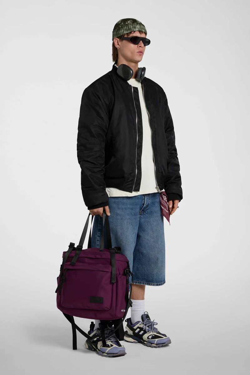 リュック バックパック ハンド ショルダー バッグ 2WAY / イースト+ウェスト リサイクルナイロン 防水 / Mサイズ / バーガンディ [ZAEWRM165 VINACCIA]