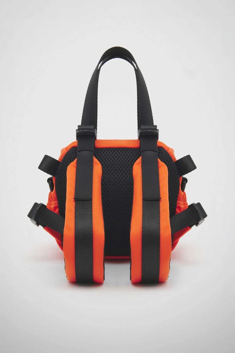 リュック バックパック ハンド ショルダー バッグ 2WAY / イースト+ウェスト リサイクルナイロン 防水 / XSサイズ / オレンジ [ZAEWRX001 ARANCIO]