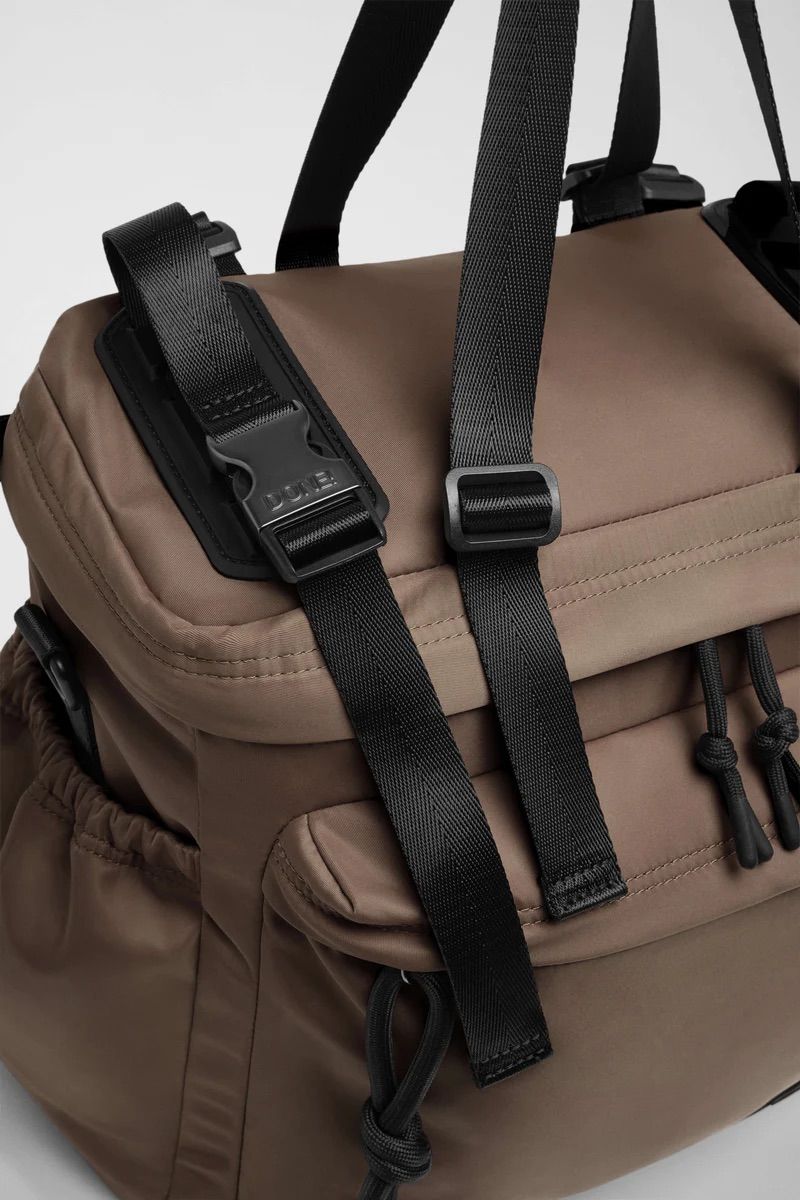 リュック バックパック ハンド ショルダー バッグ 2WAY / イースト+ウェスト リサイクルナイロン 防水 / Mサイズ / グレー [ZAEWRM012 GRIGIO]