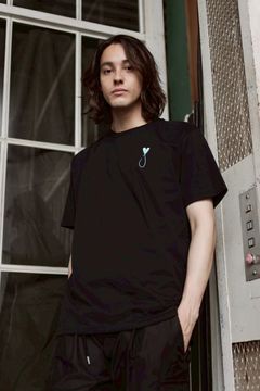 Tシャツ / Tiphanie / BLACK x BLUE