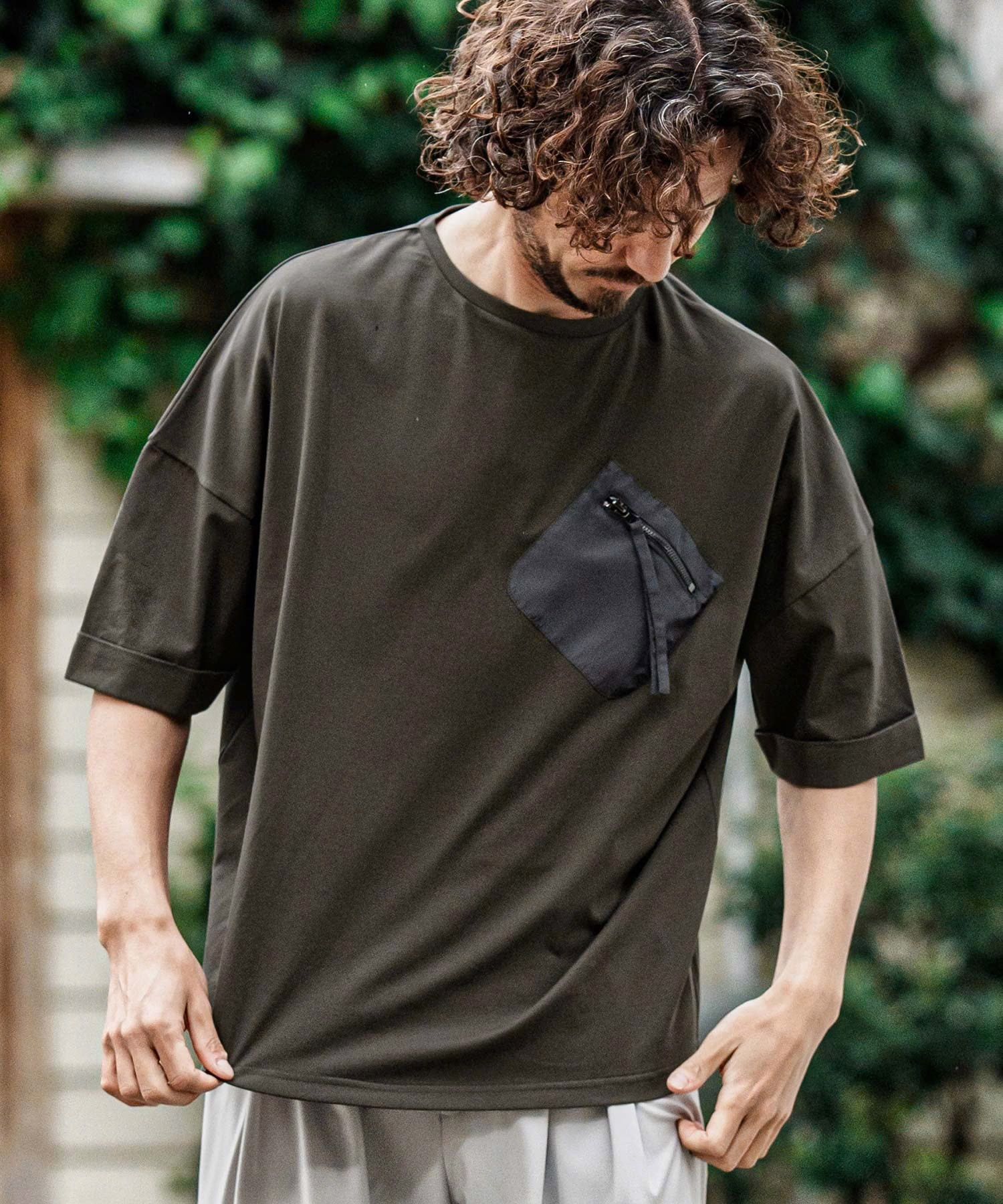 胸ポケットZIPショートスリーブTシャツ / チャコール【341038】
