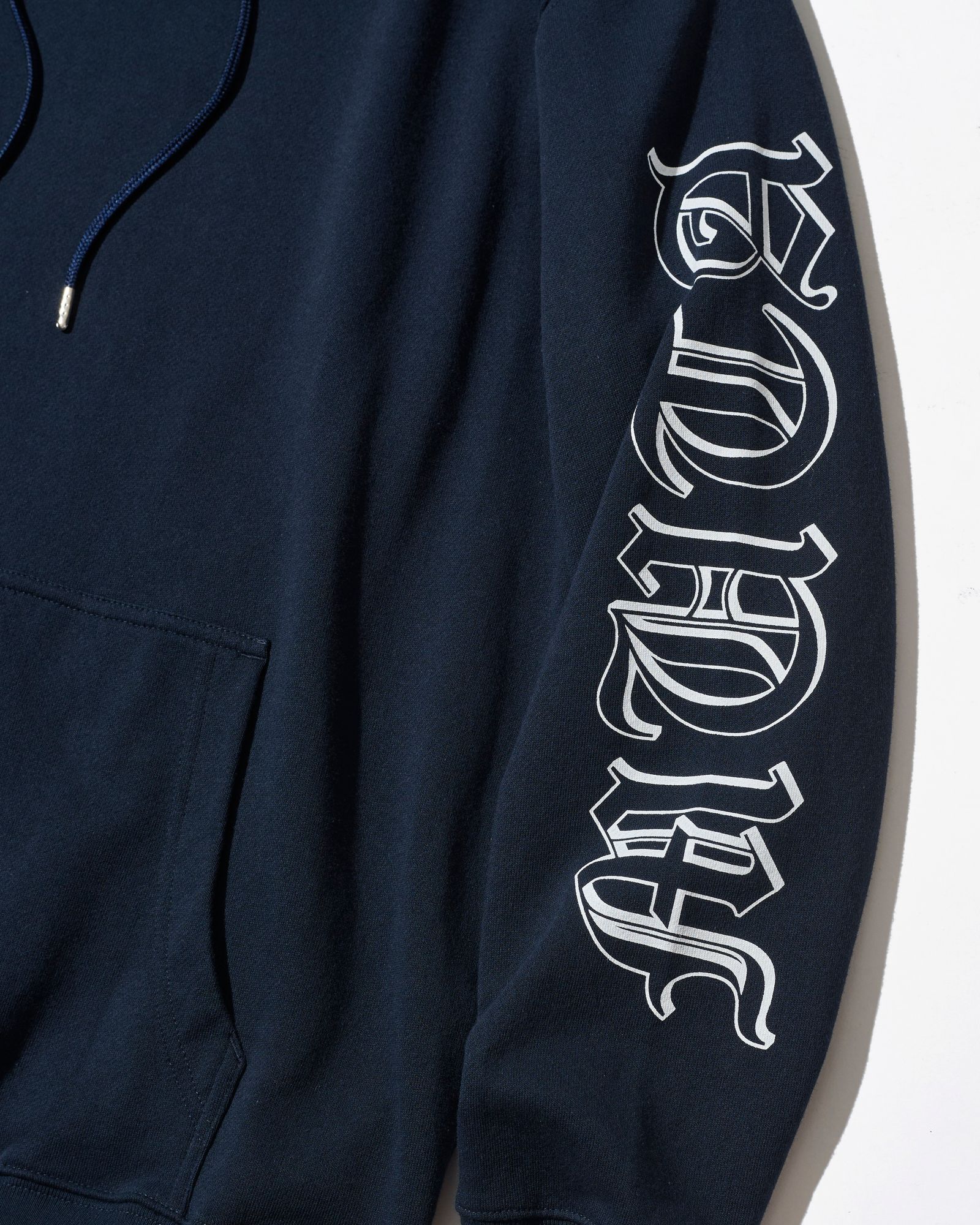 ☆先行予約☆muta MARINE × ACANTHUS  / スリーブプリントスウェットフーディー / プルオーバーパーカー /  Sleeve Print Hooded Sweatshirt / NAVY【MA2711】