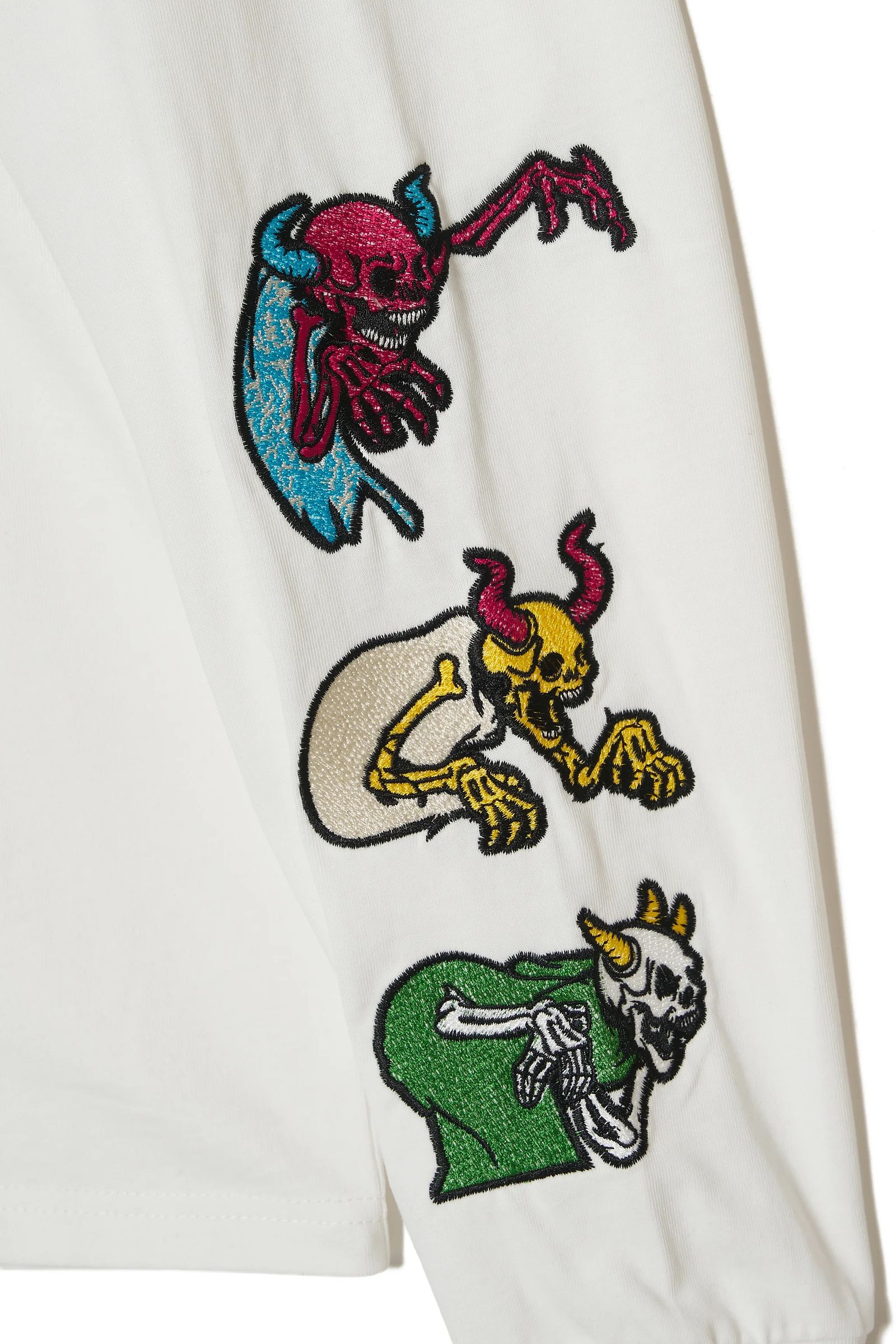 スケルトンズ 刺繍ロンT / A SKELETON IN THE CLOSET EMBROIDERY LONG SLEEVE TEE  / ホワイト [26MY-SLT002]