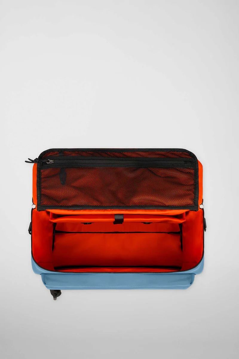 リュック バックパック ハンド ショルダー バッグ 2WAY / イースト+ウェスト リサイクルナイロン 防水 / Lサイズ / ライトブルー [ZAEWRL017 BLU CIARO]