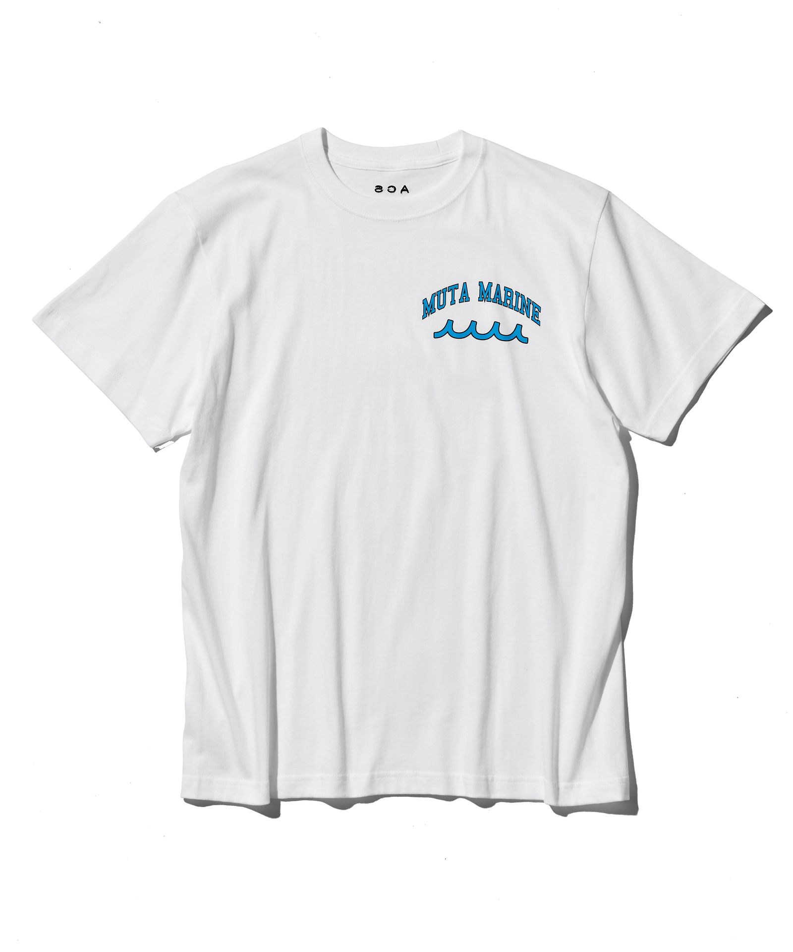 【国内買付】muta ACANTHUS カレッジ ロゴ Tシャツ コラボ ACANTHUS - ACANTHUS x muta MARINE / muta College Logo Tee