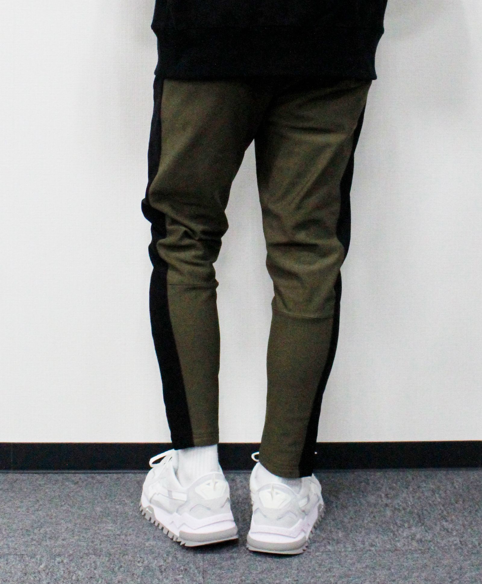 ⭐︎femt LIMITED⭐︎ muta MARINE × ACANTHUS  / muta sweet Logo HEAT PERFORMA Sideline Pants / ヒートパフォーマサイドラインパンツ / KHAKI【MA2548SP】
