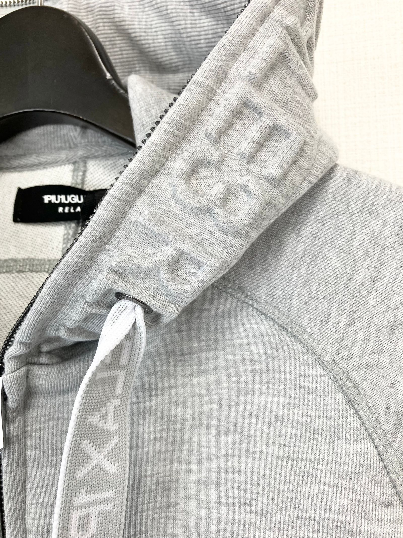 HOOD EMBOSSED LOGO HOODIE / エンボスロゴ ジップパーカー / グレー【USO-26063】