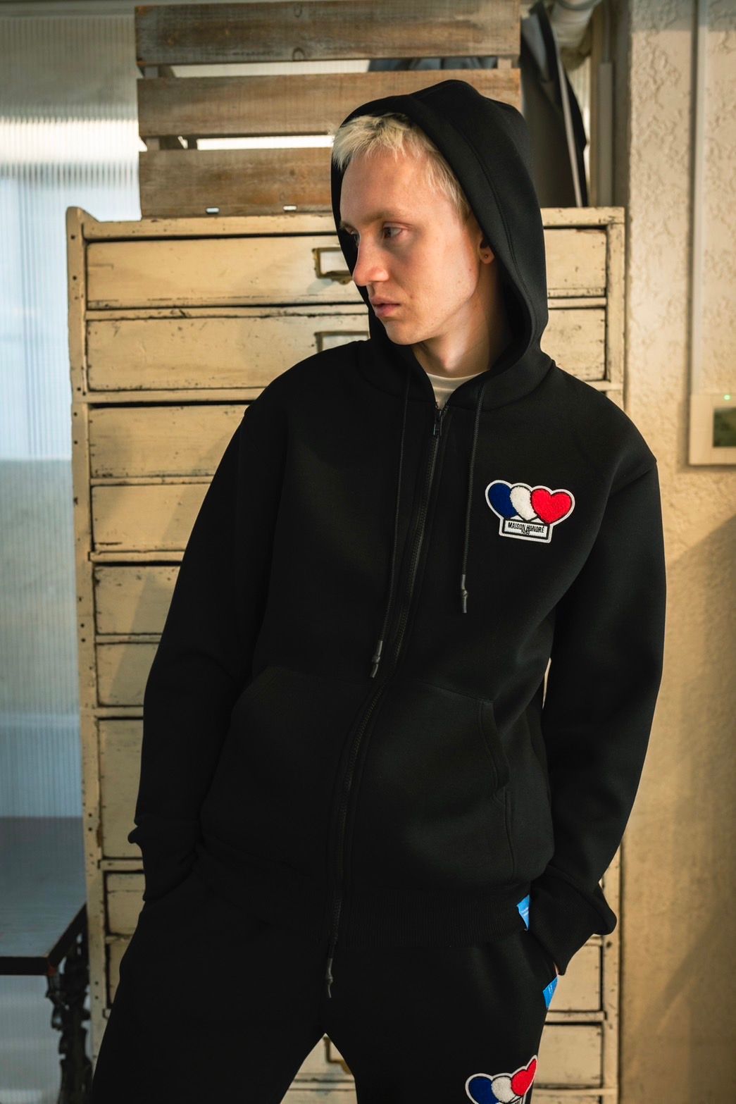 3ハートパッチダンボールジップパーカー / 3Heart Patch Cardboard Zip Hoodie / BLACK