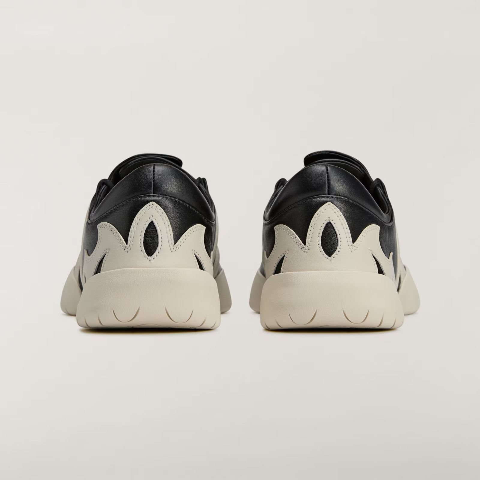 スニーカー / Y-3 REGU 2002 /  Black / Alumina / Alumina [JR3600-FTWA25]