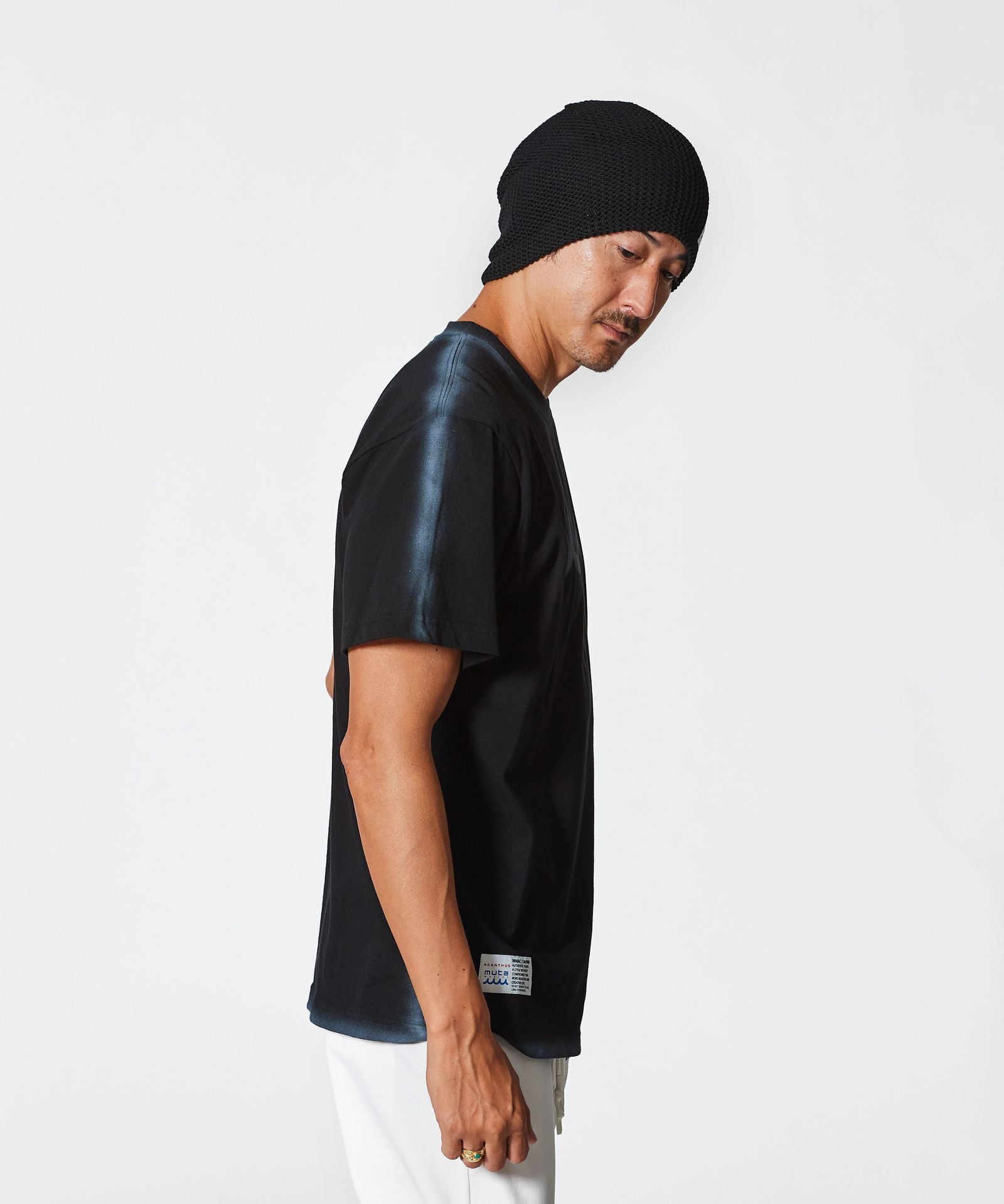 【muta】× ACANTHUS スプレーライン Tシャツ ACANTHUS - ACANTHUS × muta MARINE / muta Spray Line Tee / T