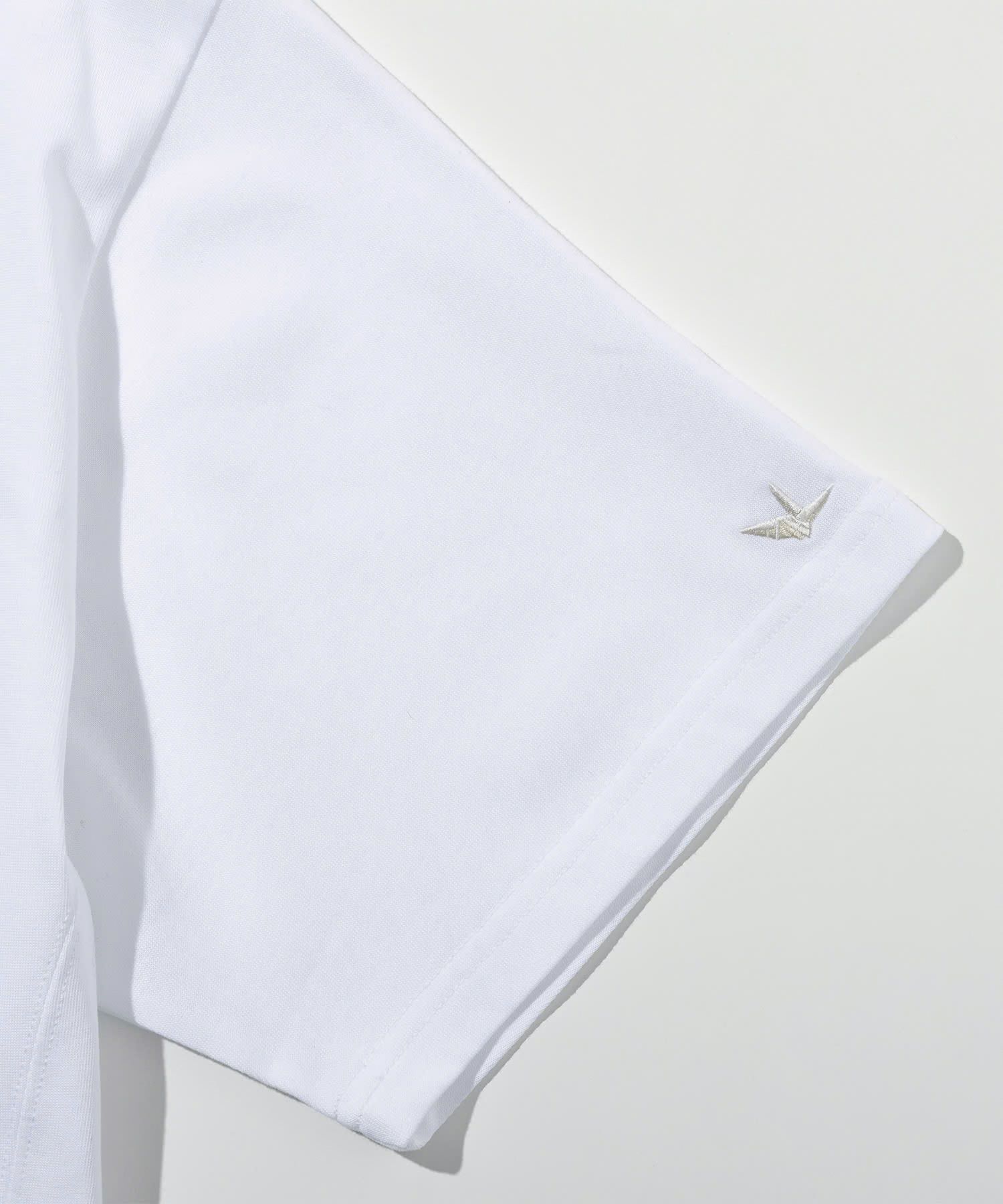 シャドウロゴ半袖Tシャツ / ホワイト【UST-26005】