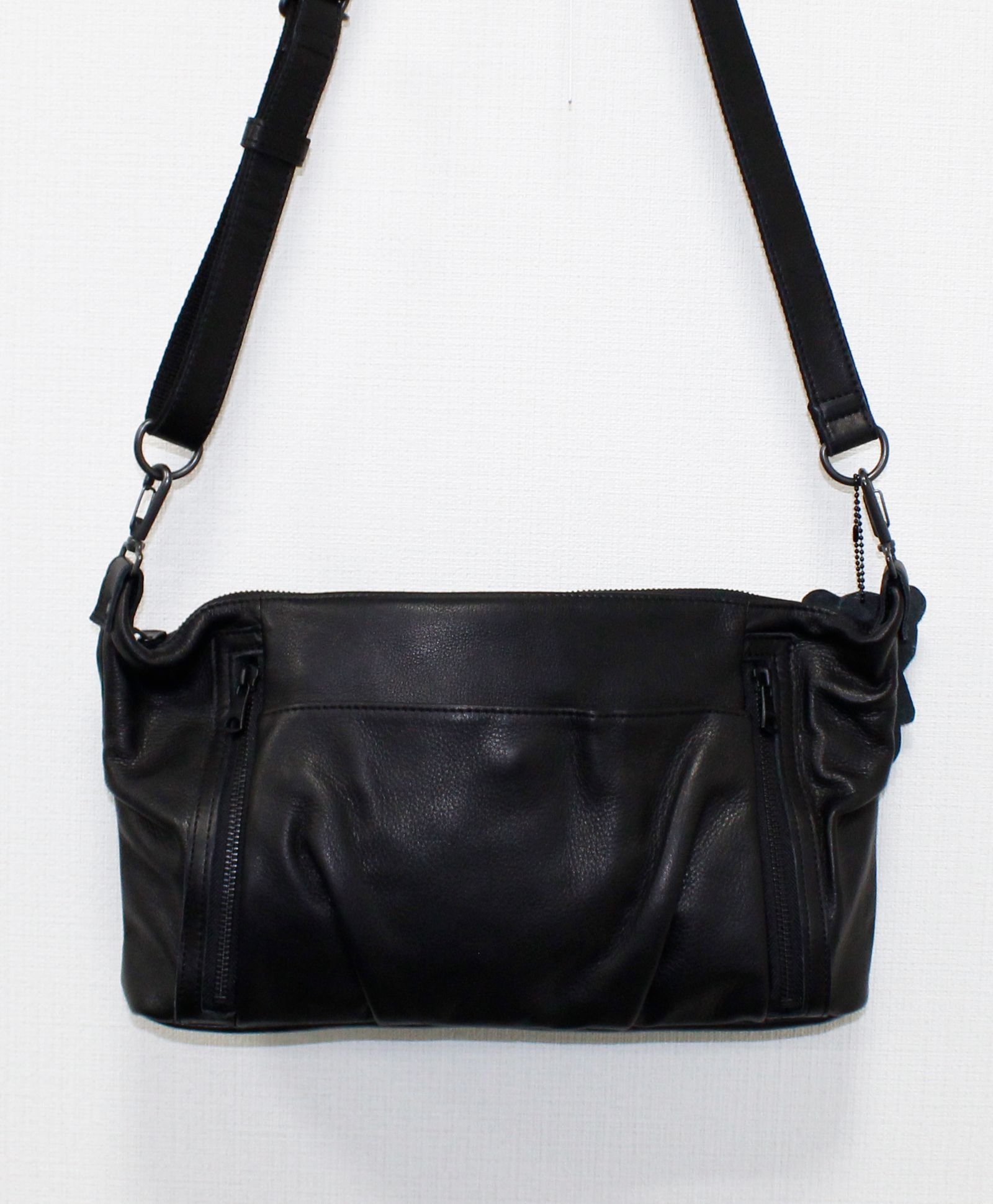 オイルドカウレザー・ミニショルダーバッグ / ブラック / Oiled Cow Leather Mini Shoulder Bag / B - Black【DCD-01346】