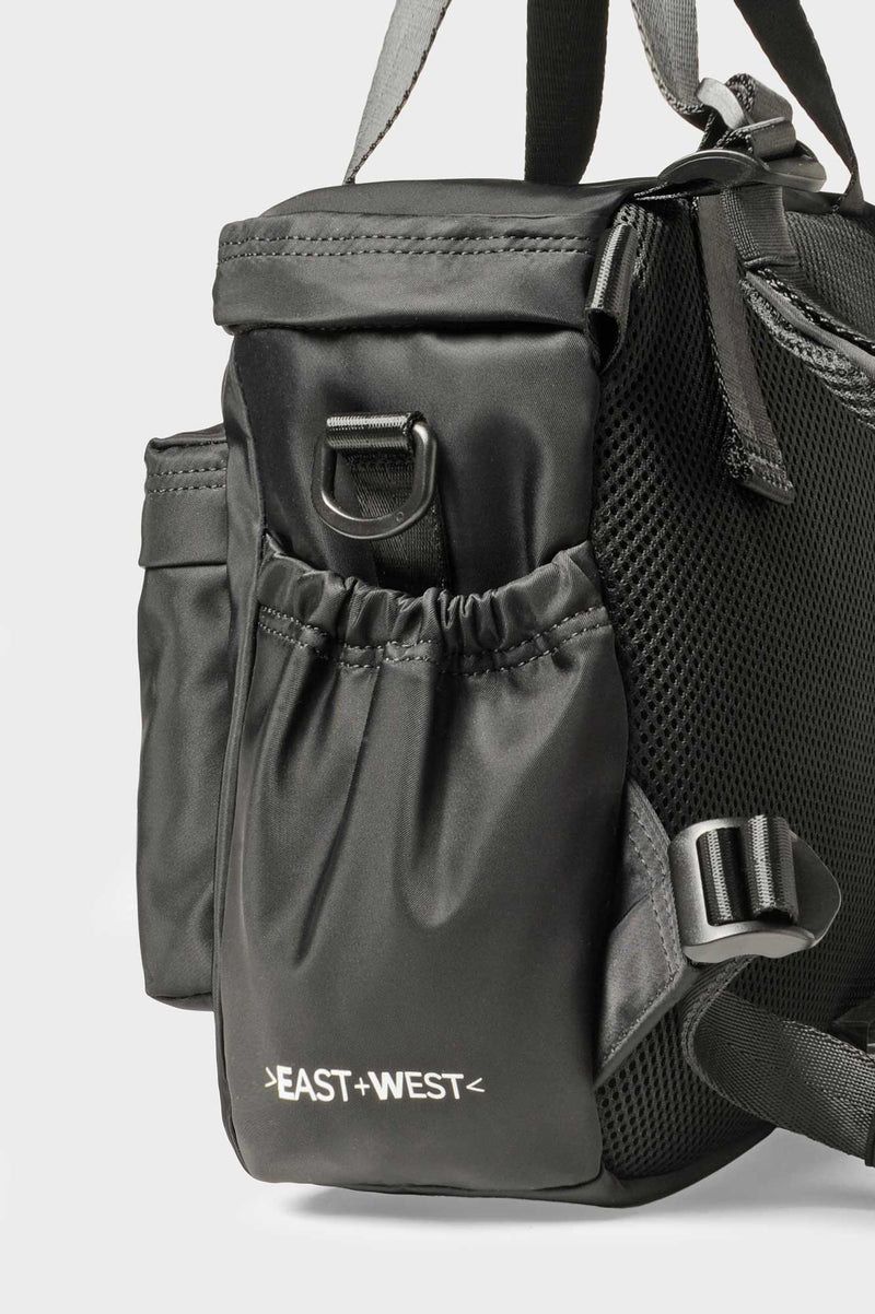 リュック バックパック ハンド ショルダー バッグ 2WAY / イースト+ウェスト リサイクルナイロン 防水 / Sサイズ / ブラック [ZAEWRS001 NERO]