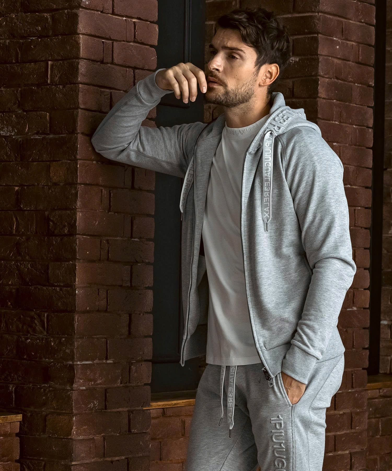 HOOD EMBOSSED LOGO HOODIE / エンボスロゴ ジップパーカー / グレー【USO-26083】